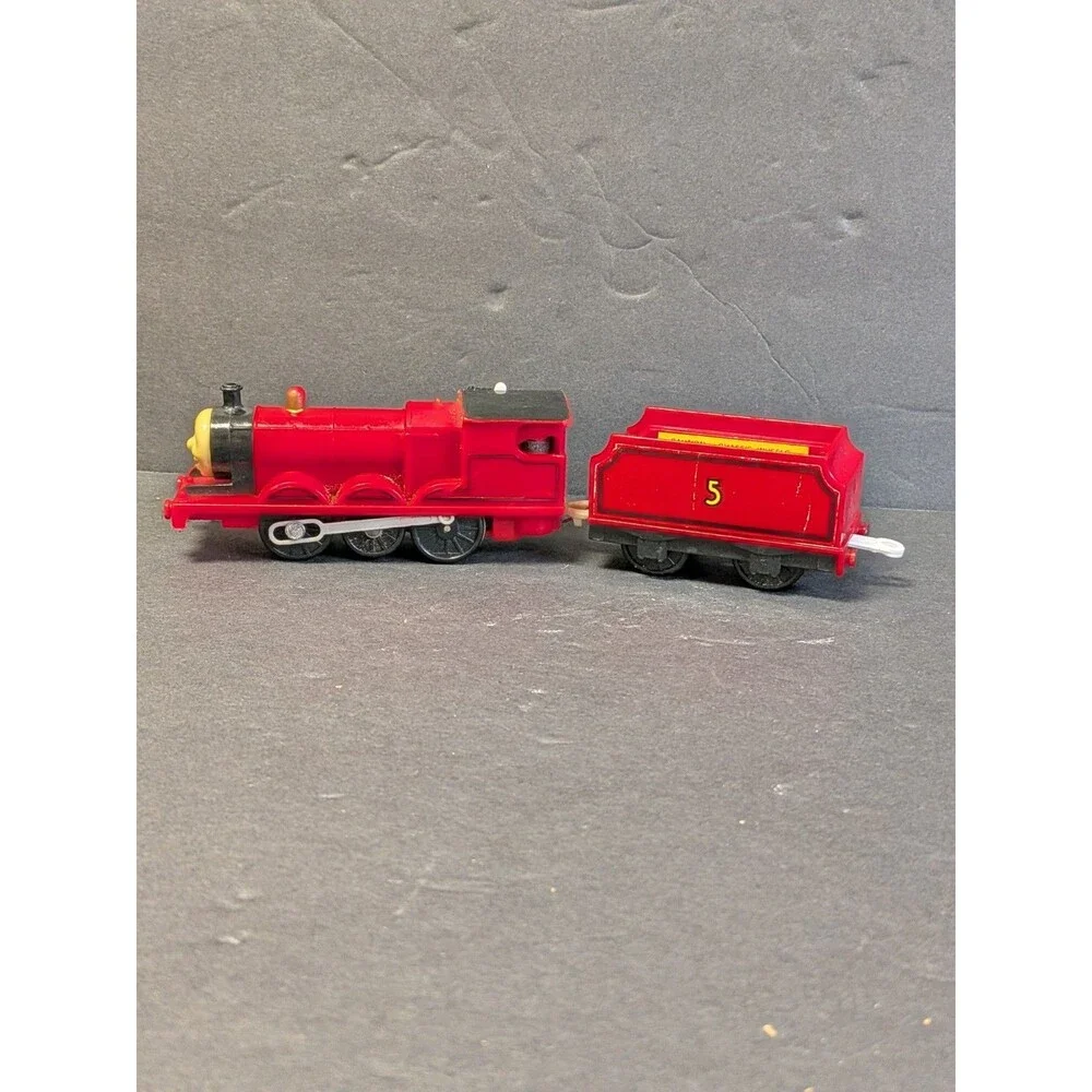 Thomas & Friends Trackmaster Motorized James Engine With Tender 2002